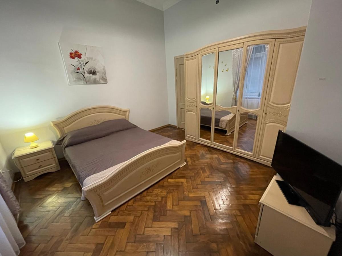 3 Rooms Apartments In The City Centr 利沃夫 外观 照片