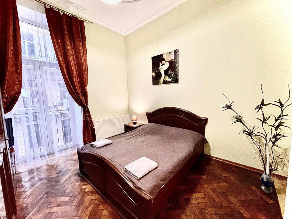 3 Rooms Apartments In The City Centr 利沃夫 外观 照片