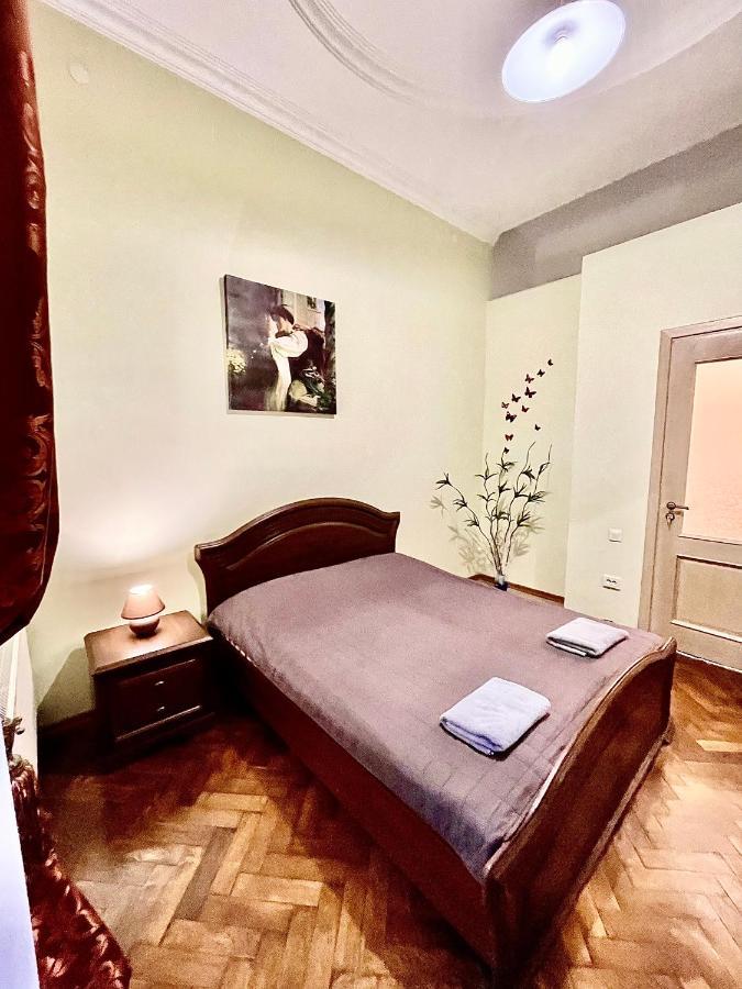 3 Rooms Apartments In The City Centr 利沃夫 外观 照片