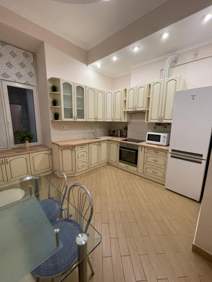 3 Rooms Apartments In The City Centr 利沃夫 外观 照片