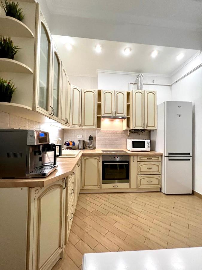 3 Rooms Apartments In The City Centr 利沃夫 外观 照片