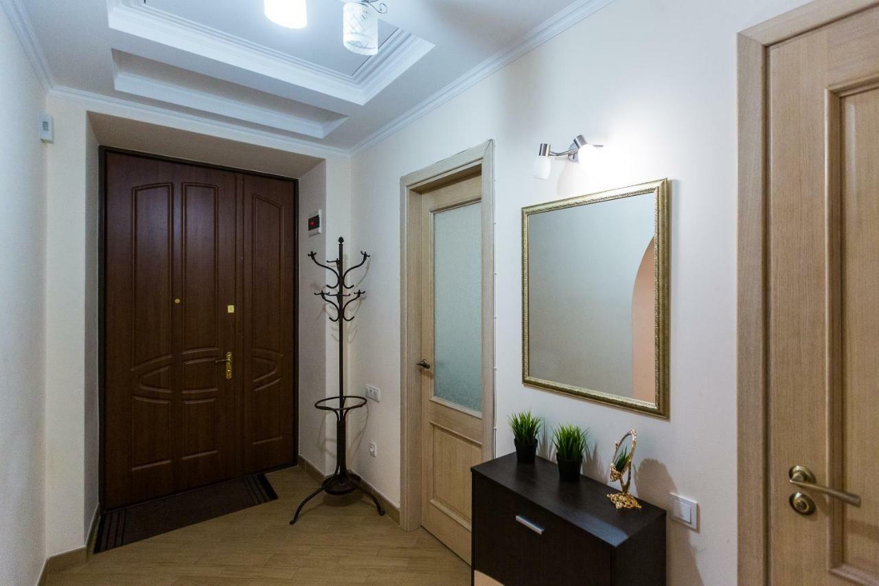 3 Rooms Apartments In The City Centr 利沃夫 外观 照片