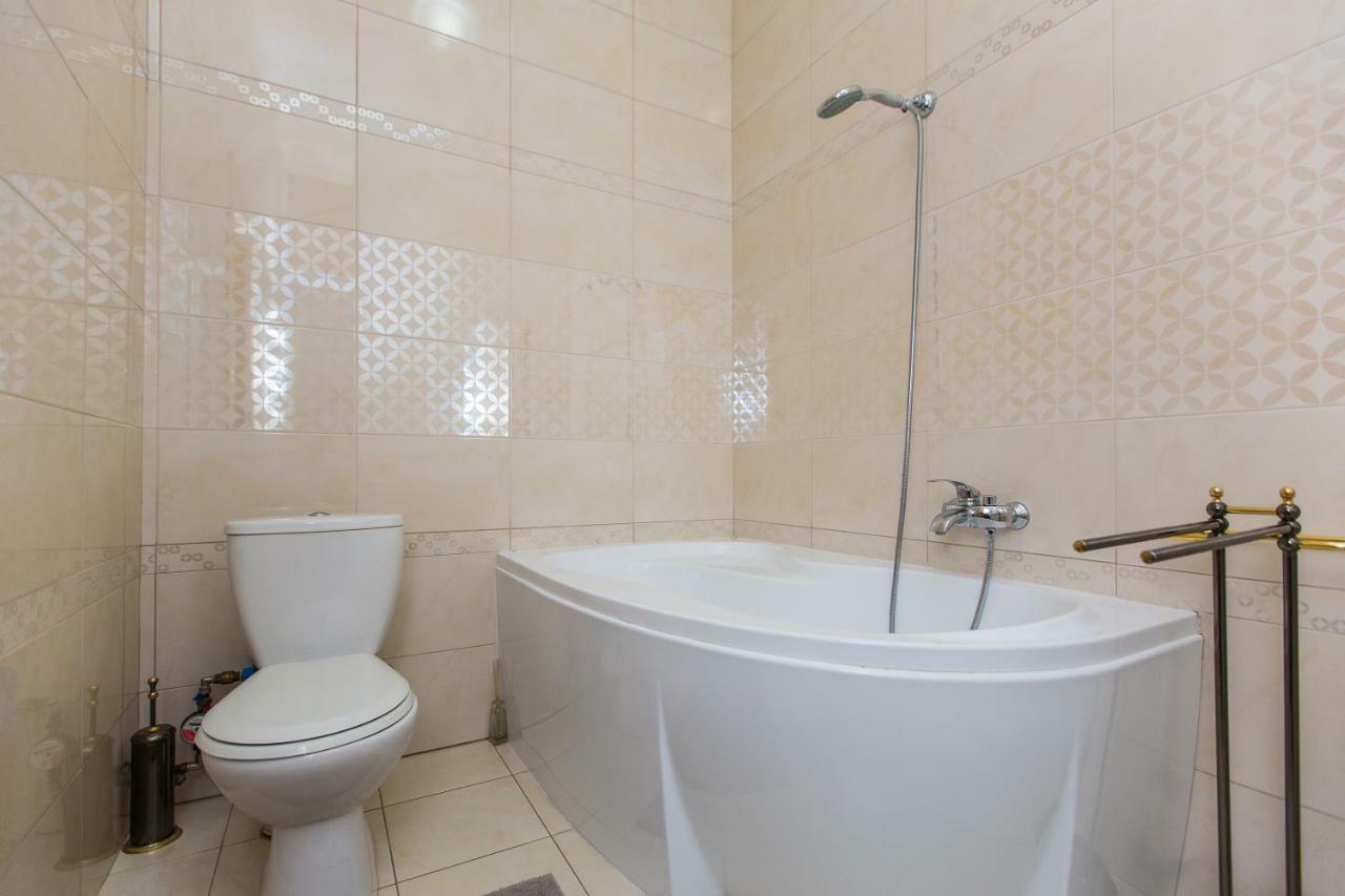 3 Rooms Apartments In The City Centr 利沃夫 外观 照片