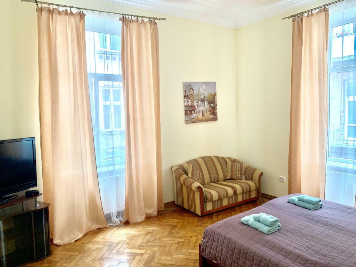 3 Rooms Apartments In The City Centr 利沃夫 外观 照片