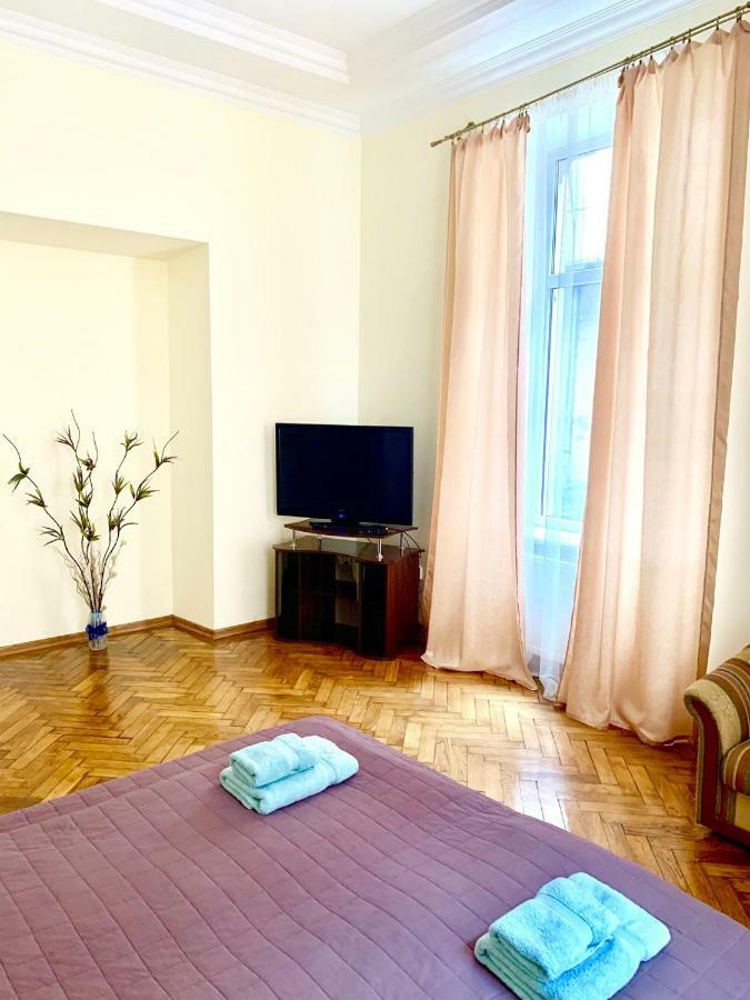 3 Rooms Apartments In The City Centr 利沃夫 外观 照片